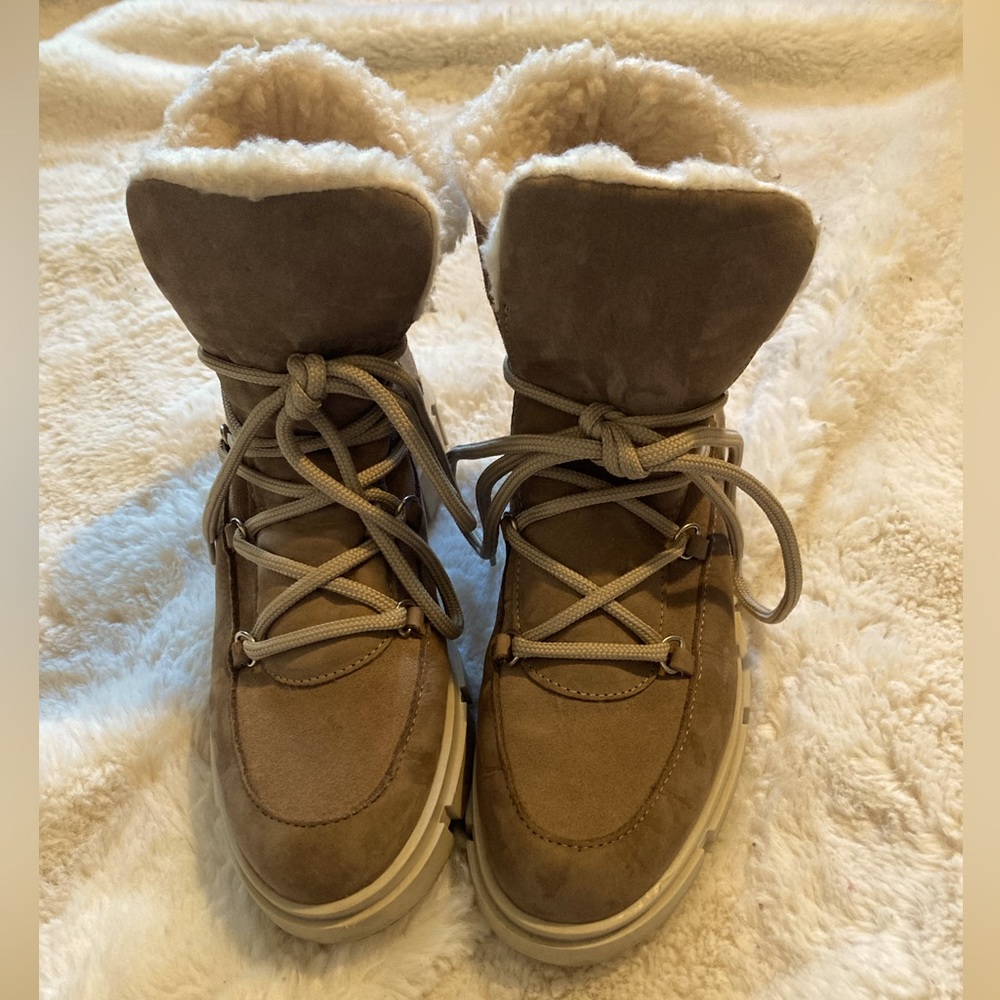 Cute Grey and White Fleece Lined Winter Booties (size European 39 = US 7)